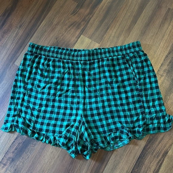 NWT Torrid 3X High Waist Elastic Plastic Green and Black Shorts Ruffled Bottom - Picture 2 of 10
